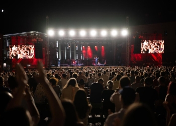 JAZZx 2026 începe săptămâna viitoare. Concerte Free Nationals, Samara Joy, Asaf Avidan și noul val al jazzului internațional. 5 zile de muzică, 4 scene și acces gratuit în inima Timișoarei