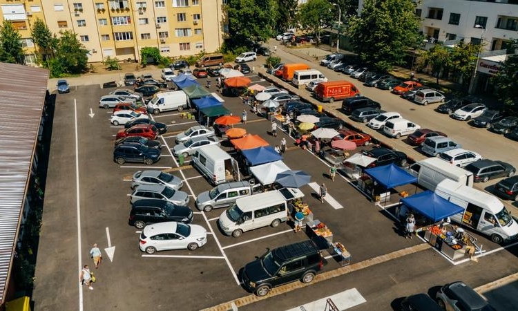 Piața din Lipovei se reorganizează: piață volantă în weekend, parcare în timpul săptămânii