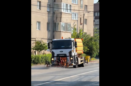 Măsuri pe timp de caniculă, la Timişoara! Primăria stropeşte străzile