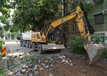 Un nou front de lucru în zona Traian! Lucrările avansează în Piața Corneliu Micloși FOTO