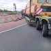 Atenţie, şoferi! Un sens de pe centura de sud a Timişoarei, blocat de un transport agabaritic