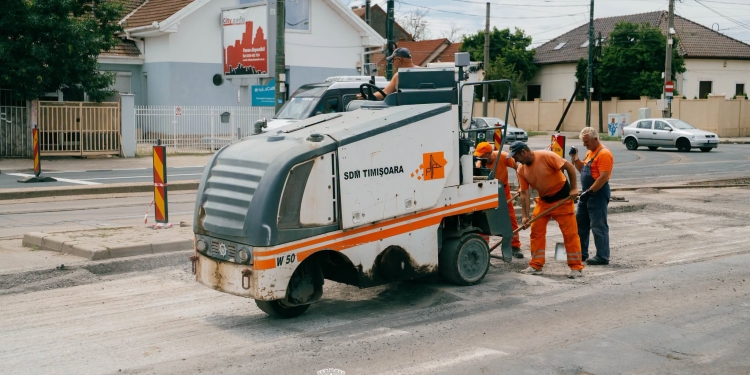 Reparaţii pe mai multe bulevarde importante din Timişoara, în această vară FOTO