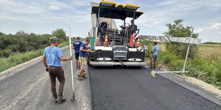Avansează lucrările de reparaţii pe DN 59B, în judeţul Timiş FOTO