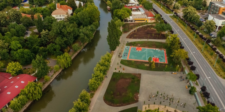 S-a votat! Primăria Timişoara cumpără mai multe clădiri de pe malul Begăi pentru a extinde zona de agrement