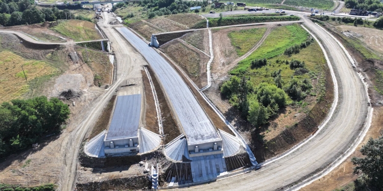 Avans consistent pe șantierul lotului lipsă al autostrăzii A1, între Margina și Holdea FOTO