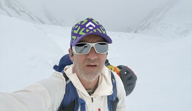 Horia Colibăşanu aşteaptă momentul potrivit pentru a urca pe vârful Gasherbrum II