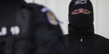 Adolescentă păcălită de un bărbat de 45 ani pe o reţea de socializare! DIICOT Timişoara a intrat pe fir