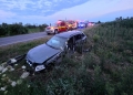 Impact între o maşină şi un tir pe un drum din Timiş! Un bărbat a ajuns la spital