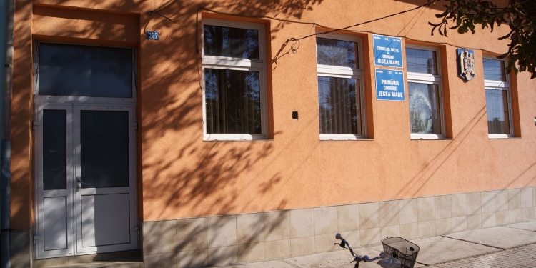 Prejudiciu de peste 150.000 lei, neachitat! Un primar din judeţul Timiş a fost trimis în judecată