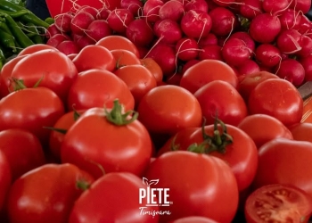 Produsele de vară au umplut tarabele din piețele din Timișoara FOTO