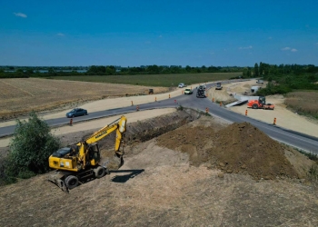 Lucrările la cele 2 sensuri giratorii de pe drumul Timișoara–Buziaș au ajuns la 25%