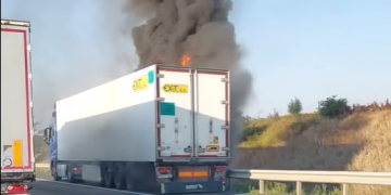 Incendiu la un tir pe autostrada A1, sensul de mers Arad – Timişoara! Trafic îngreunat