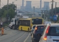 Accident cu o basculantă şi un autobuz, la Timişoara! O persoană a fost rănită