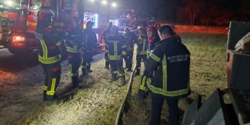 Misiunile pompierilor români, aflați în Serbia pentru a ajuta la stingerea incendiilor, au continuat și pe parcursul nopții