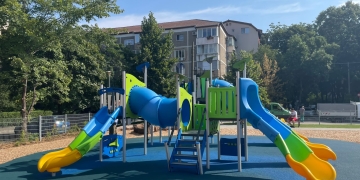 Primăria Timişoara a finalizat modernizarea locului de joacă de pe strada Orșova FOTO