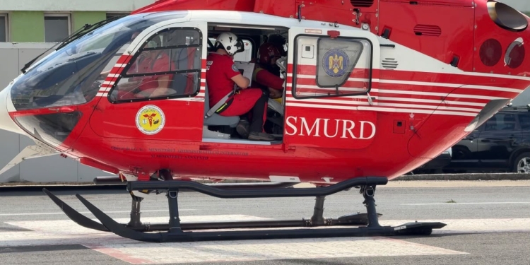 O fată de 13 ani din Timiș și-a atacat tatăl, după ce acesta a rănit-o pe mama ei