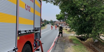 Alertă! Un camion care transporta o substanţă periculoasă s-a răsturnat la Coşava