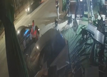 Urmărire ca în filme la Lugoj. Tânăr de 27 de ani, fără permis și băut la volanul unei mașini furate, reținut după ce a provocat un accident grav soldat cu 4 răniți
