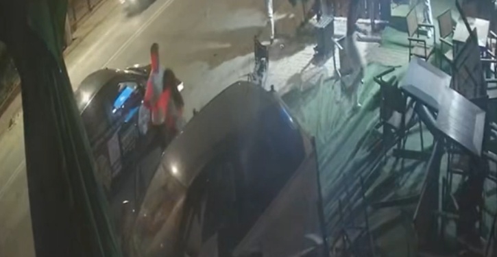 Urmărire ca în filme la Lugoj. Tânăr de 27 de ani, fără permis și băut la volanul unei mașini furate, reținut după ce a provocat un accident grav soldat cu 4 răniți