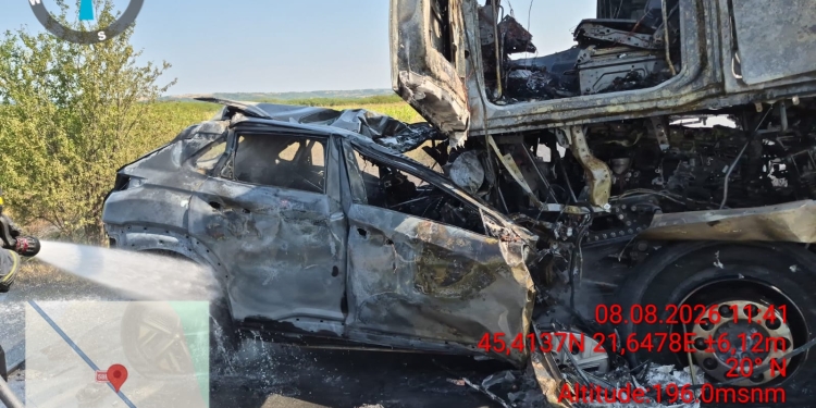 Accident cumplit pe un drum din Banat! Un şofer a murit carbonizat FOTO