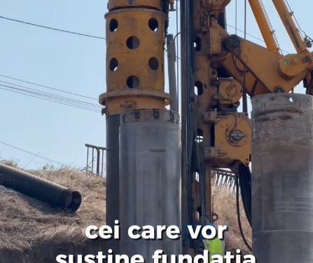 Șantierul de la pasajul Slavici–Polonă avansează. Echipele de muncitori lucrează zi și noapte