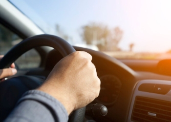 Inconştienţă! Un tânăr de 17 ani, din Timiş, a furat două maşini şi le-a condus fără permis