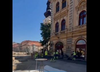 Avansează lucrările în Piaţa Traian! Vor fi montate primele dale noi