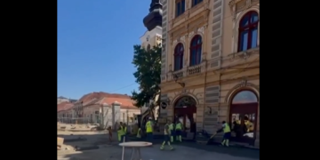 Avansează lucrările în Piaţa Traian! Vor fi montate primele dale noi