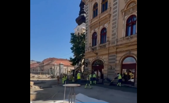 Avansează lucrările în Piaţa Traian! Vor fi montate primele dale noi
