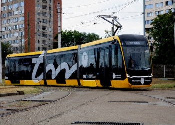 Noile tramvaie de mici dimensiuni, introduse inclusiv pe linii cu infrastructură mai uzată FOTO