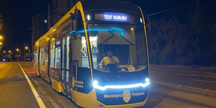 Primul tramvai scurt din noul lot de 10 vehicule a intrat în testele de omologare, la Timişoara FOTO