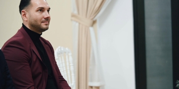 Inedit! Primarul comunei Remetea Mare şi-a făcut podcast, iar invitaţi sunt oameni cu poveşti impresionante