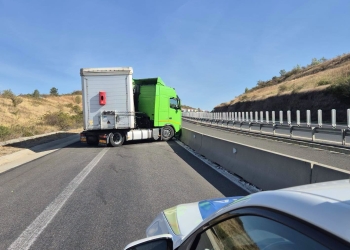 Atenţie, şoferi! Circulaţie blocată pe A6, sensul spre Lugoj, din cauza unui tir