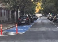 Zonă de drop-off la Colegiul Bănăţean din Timişoara, rezervată pentru lăsarea și preluarea elevilor