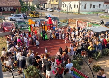 Emoţii şi zâmbete! Prima zi de grădiniţă la Cărpiniş FOTO
