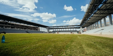 A început montarea gazonului pe Arena Eroii Timişoarei