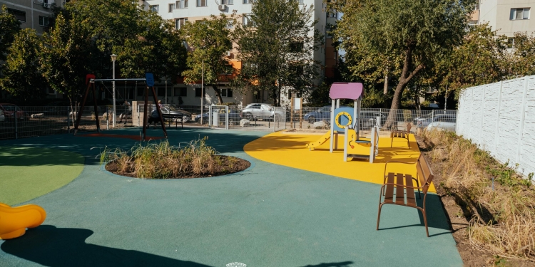 Primăria Timișoara a finalizat modernizarea locului de joacă de pe Strada Mureș FOTO