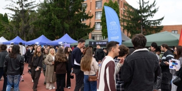 Universitatea Politehnica Timișoara a inaugurat anul universitar 2026–2027 pe Stadionul Știința: Sute de boboci au participat la festivitatea StartUPT