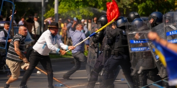 Percheziții în București și 15 județe, inclusiv Timiş, după violențele de la protestul ciobanilor din Piața Victoriei