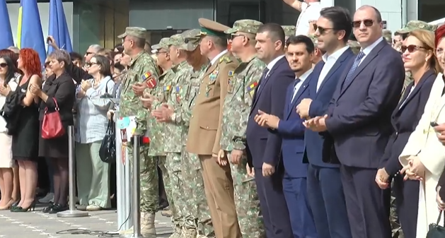Ceremonial militar şi religios în centrul Timişoarei, cu ocazia primirii Drapelului de Luptă de către Spitalul Militar
