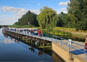 Croazieră pe Canalul Bega spre Serbia. Curse cu vaporașul de la Timișoara la Novi Itebej
