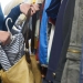 O femeie care a furat haine de 7.500 lei dintr-un magazin din Timişoara, după gratii