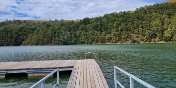 Dramatic! O femeie şi un bărbat, găsiţi înecaţi într-un lac din Banat