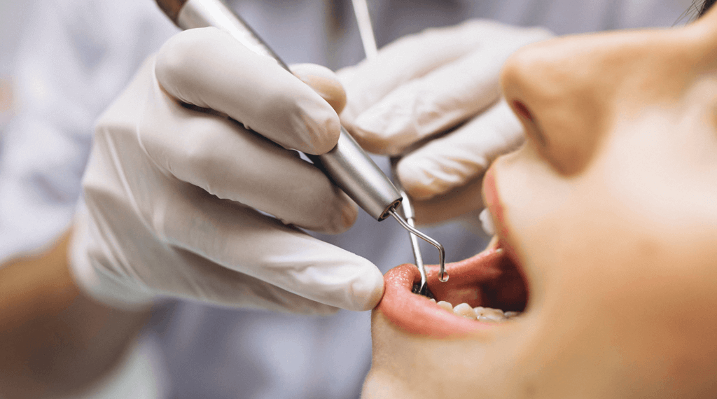 Tratamente dentare cu implicarea mai multor specialişti, la Spitalul Municipal Timişoara