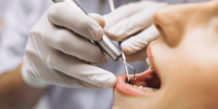 Tratamente dentare cu implicarea mai multor specialişti, la Spitalul Municipal Timişoara