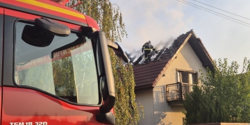 Incendii la două case din judeţul Timiş, joi dimineaţă