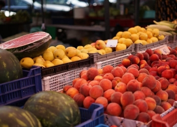 Piețele din Timișoara îi așteaptă pe cumpărători cu produse proaspete de la producătorii locali FOTO