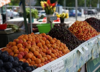 Legume, fructe și produse tradiționale, în piețele din Timișoara FOTO