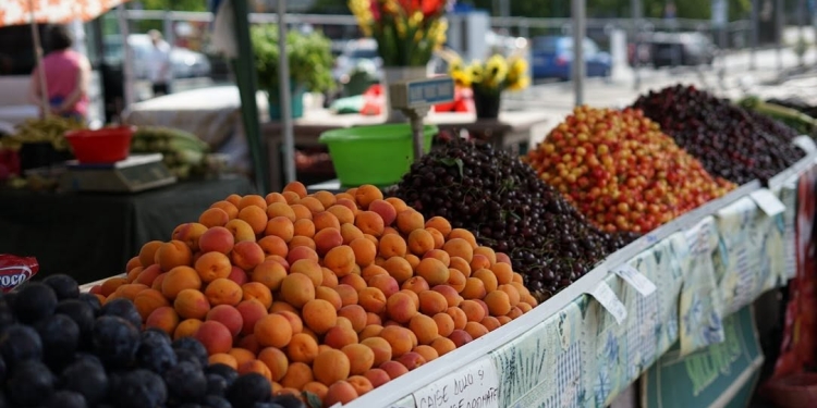 Legume, fructe și produse tradiționale, în piețele din Timișoara FOTO
