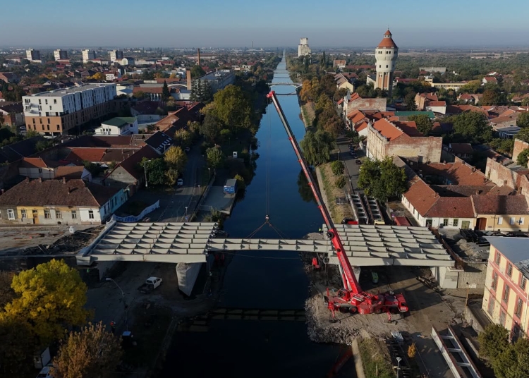 Montarea tablierului la Podul Muncii din Timişoara, finalizată luni FOTO